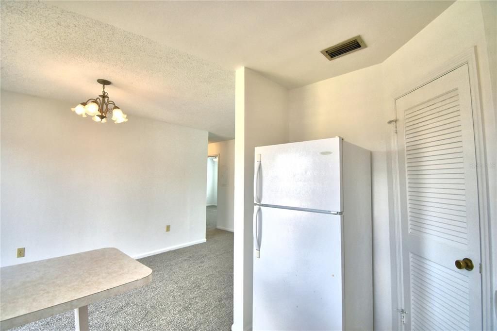 For Sale: $165,000 (2 beds, 2 baths, 831 Square Feet)