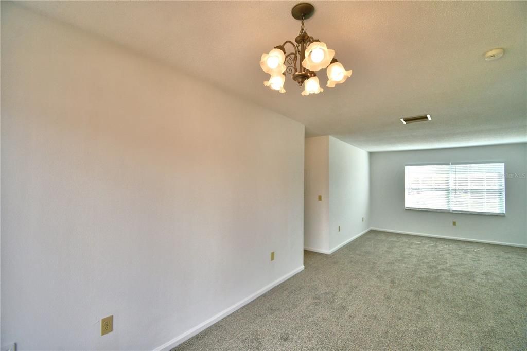 For Sale: $165,000 (2 beds, 2 baths, 831 Square Feet)