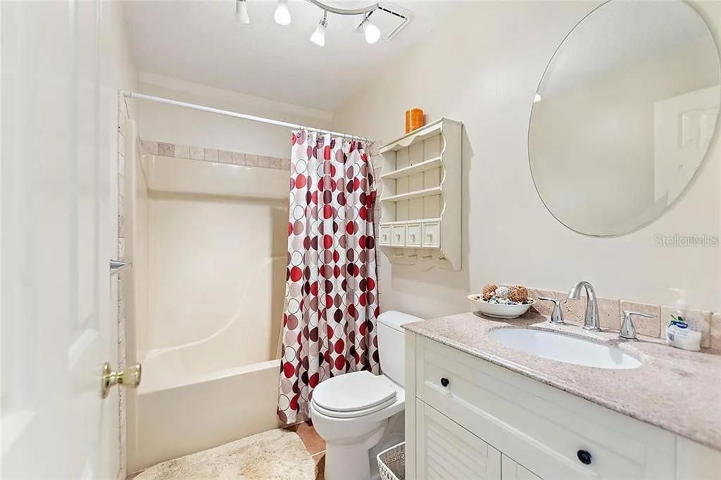 Upstairs Guest Bath with Tub and Shower Combo