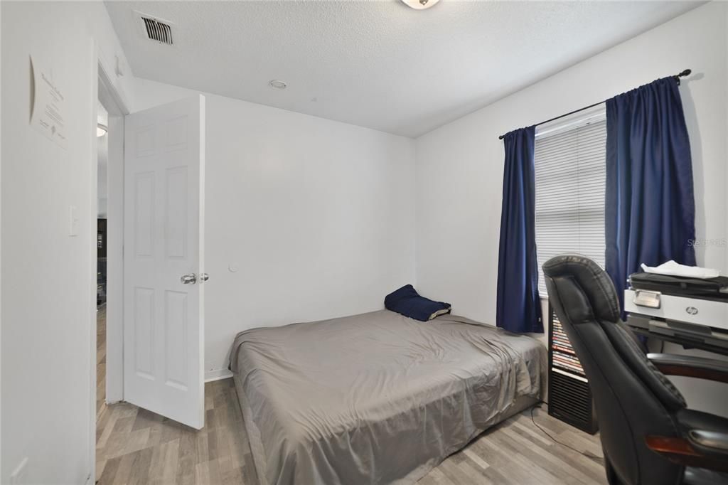 For Sale: $275,000 (3 beds, 1 baths, 980 Square Feet)