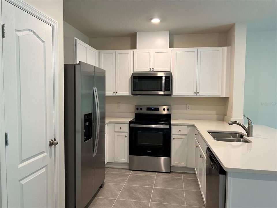 For Rent: $2,250 (3 beds, 2 baths, 1464 Square Feet)