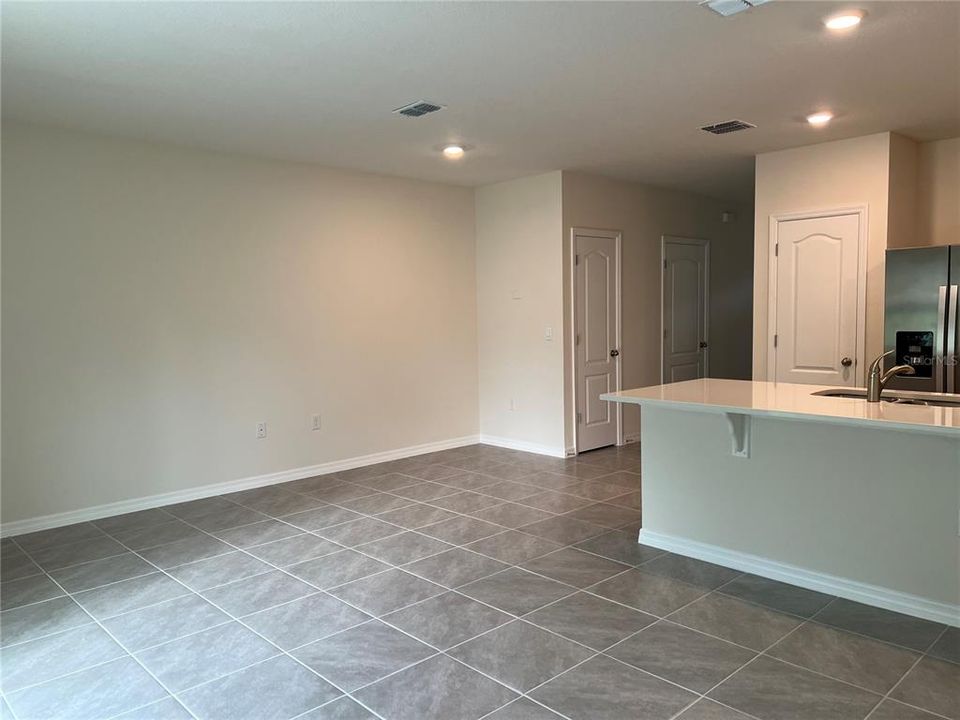 For Rent: $2,250 (3 beds, 2 baths, 1464 Square Feet)