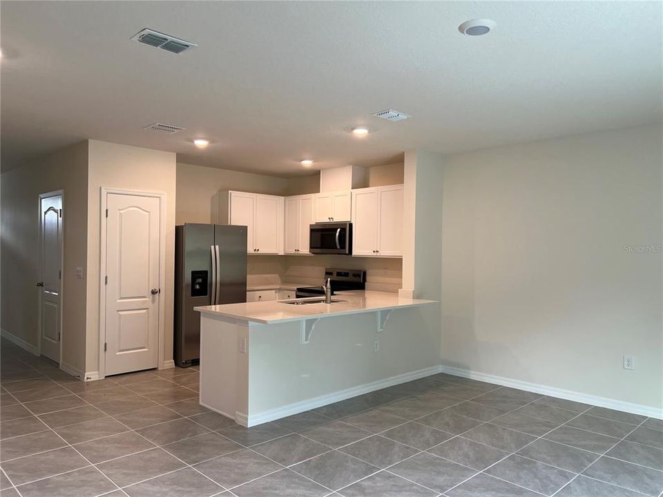 For Rent: $2,250 (3 beds, 2 baths, 1464 Square Feet)