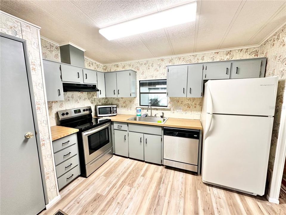 For Sale: $185,000 (2 beds, 2 baths, 1080 Square Feet)