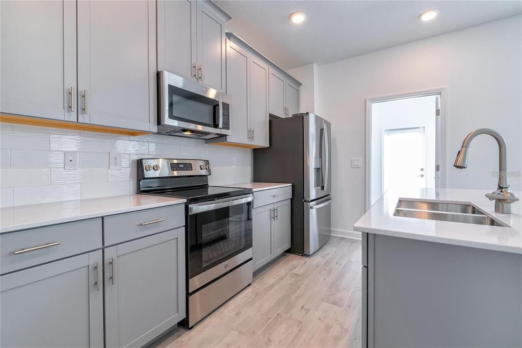 For Sale: $389,000 (3 beds, 2 baths, 1755 Square Feet)