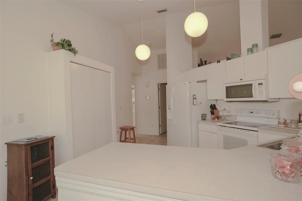 For Sale: $299,900 (2 beds, 2 baths, 1673 Square Feet)