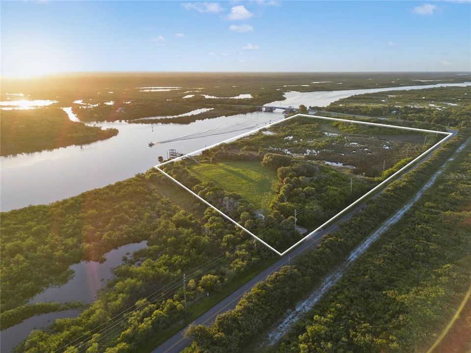 На продажу: $4,200,000 (14.00 acres)