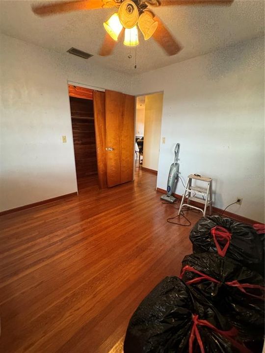 For Sale: $225,000 (2 beds, 1 baths, 1644 Square Feet)