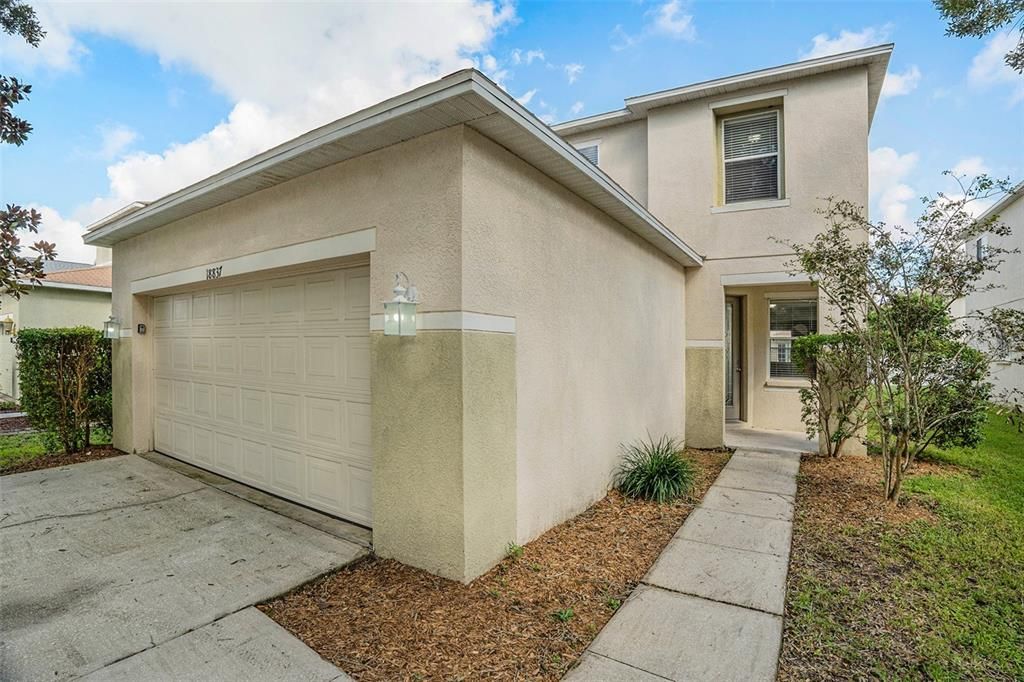 For Sale: $435,000 (5 beds, 2 baths, 2657 Square Feet)