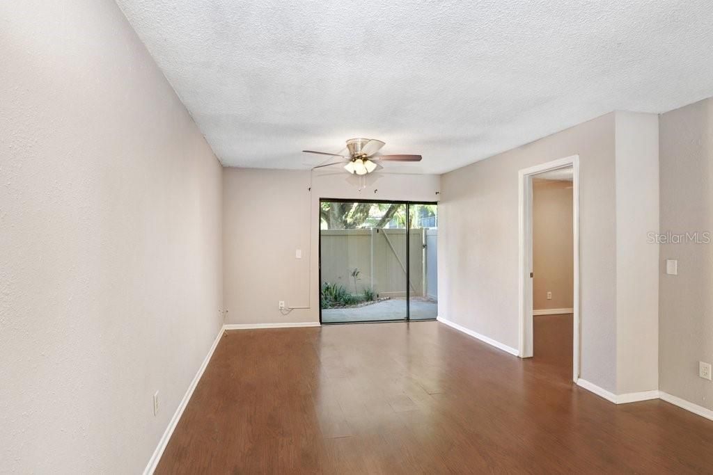 For Rent: $1,990 (2 beds, 1 baths, 817 Square Feet)