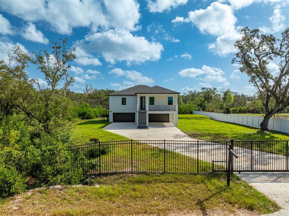 For Sale: $945,000 (3 beds, 2 baths, 2202 Square Feet)