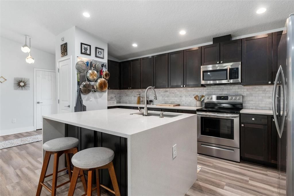 For Sale: $399,000 (3 beds, 2 baths, 1491 Square Feet)