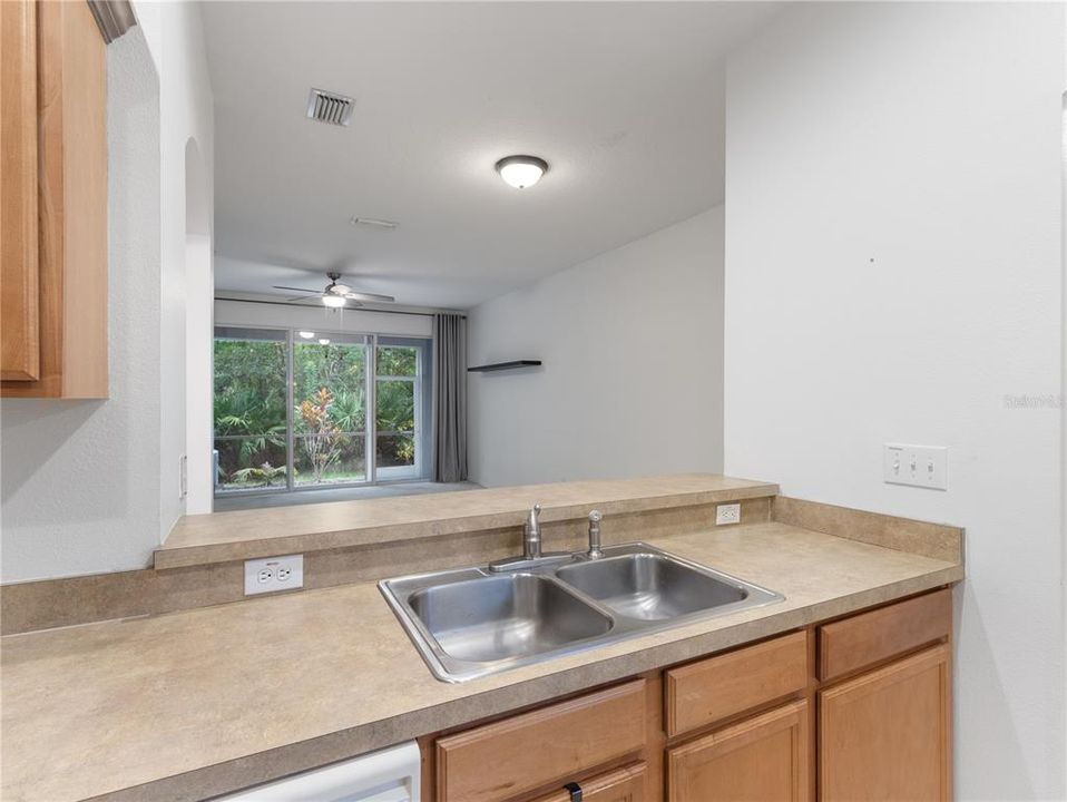 For Sale: $317,000 (2 beds, 2 baths, 1240 Square Feet)