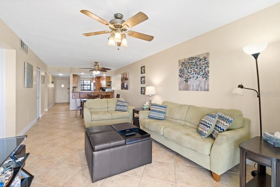 For Sale: $385,000 (2 beds, 2 baths, 1101 Square Feet)