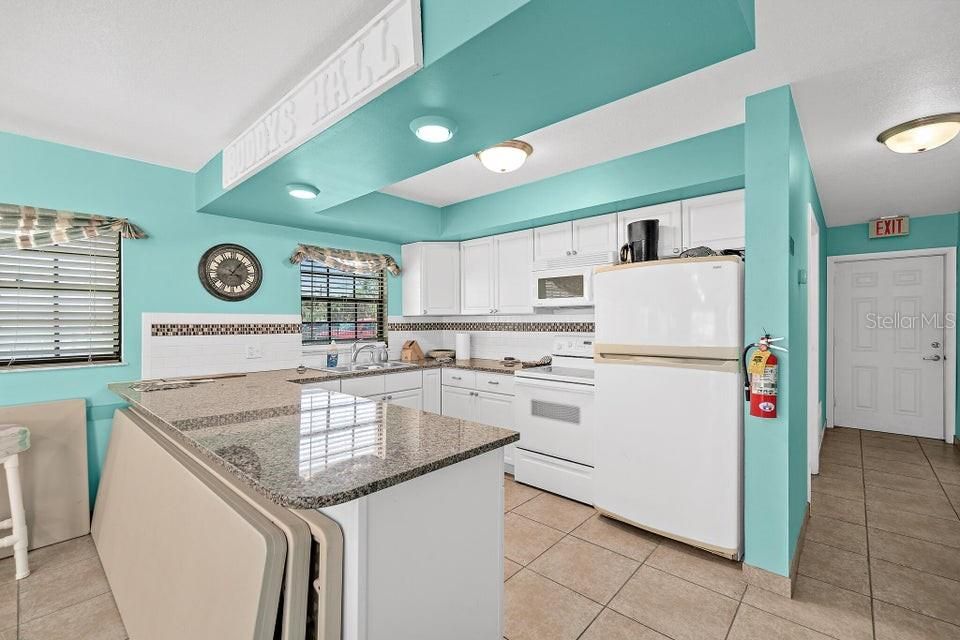 For Sale: $385,000 (2 beds, 2 baths, 1101 Square Feet)