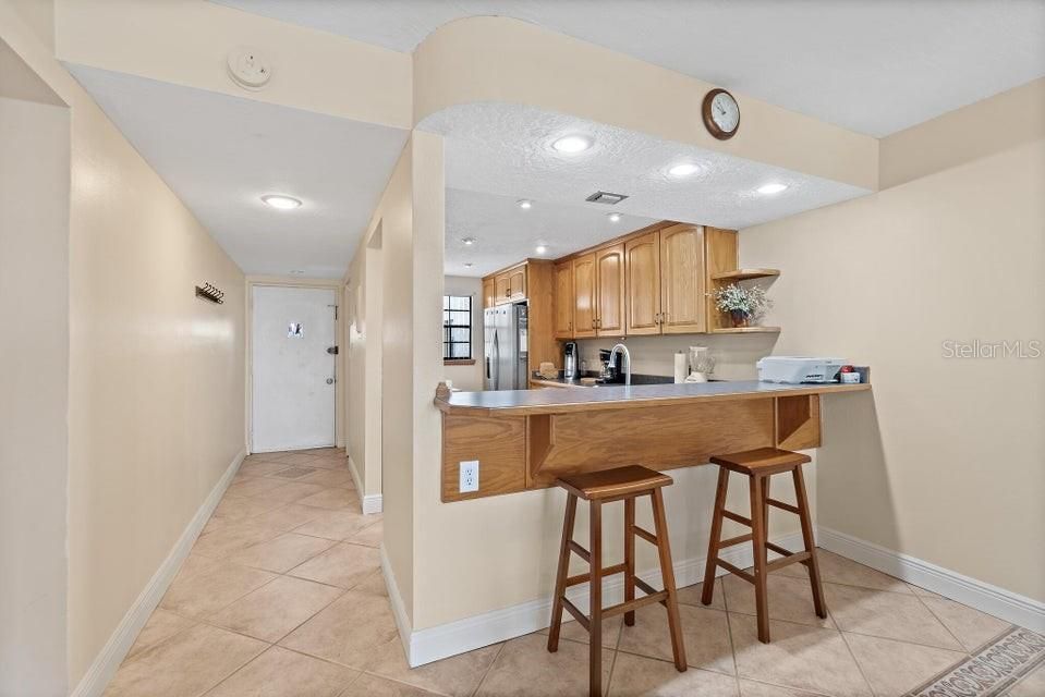 For Sale: $385,000 (2 beds, 2 baths, 1101 Square Feet)