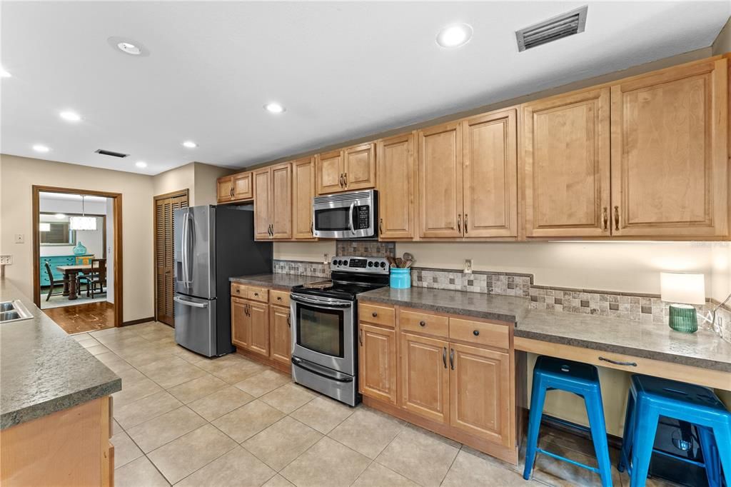 For Sale: $775,000 (4 beds, 2 baths, 2925 Square Feet)