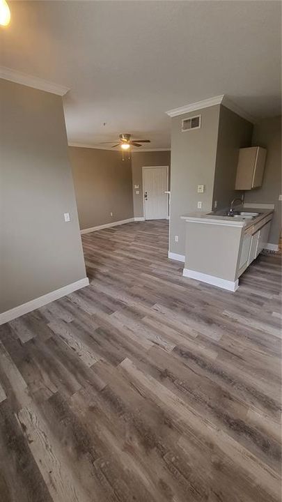 For Rent: $1,300 (1 beds, 1 baths, 854 Square Feet)