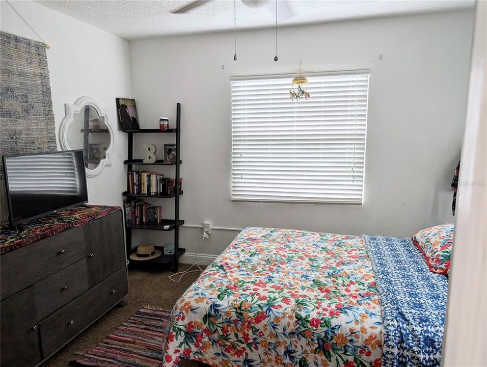 For Sale: $194,900 (2 beds, 1 baths, 950 Square Feet)