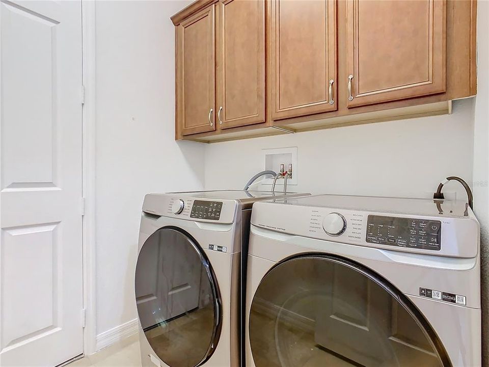 For Sale: $448,900 (2 beds, 2 baths, 1975 Square Feet)