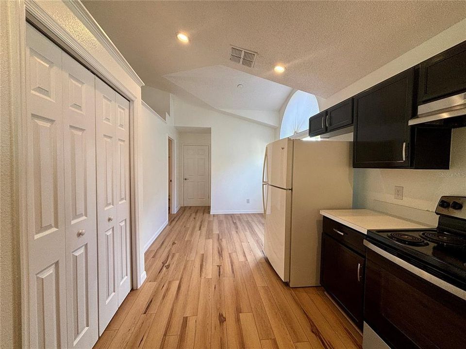 For Rent: $2,399 (3 beds, 2 baths, 1728 Square Feet)