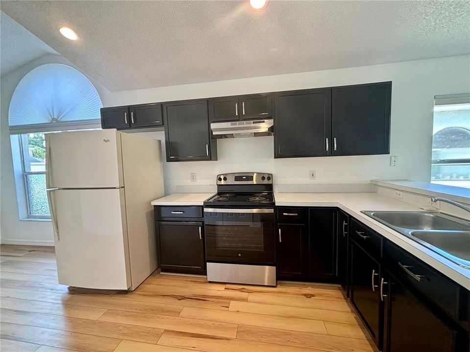 For Rent: $2,399 (3 beds, 2 baths, 1728 Square Feet)