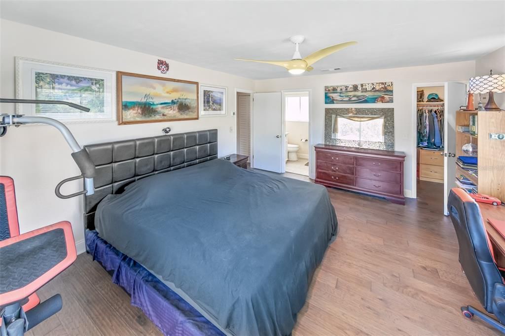 For Sale: $649,000 (2 beds, 2 baths, 1320 Square Feet)