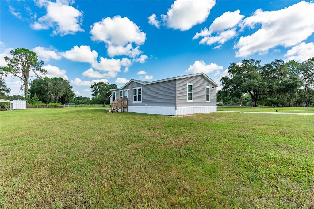 For Sale: $800,000 (2 beds, 2 baths, 1100 Square Feet)