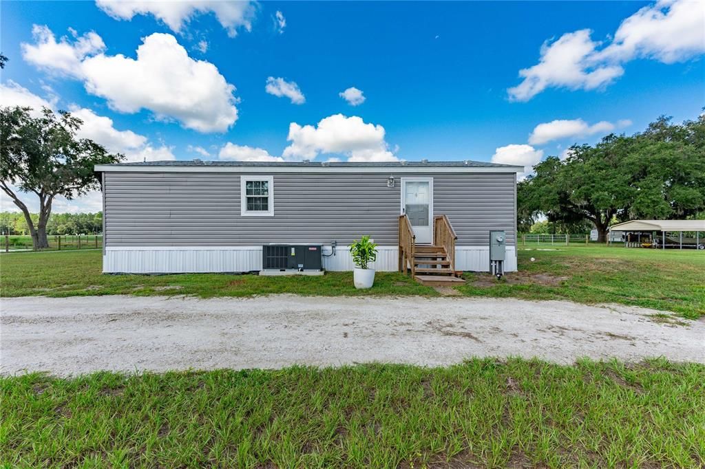 For Sale: $800,000 (2 beds, 2 baths, 1100 Square Feet)