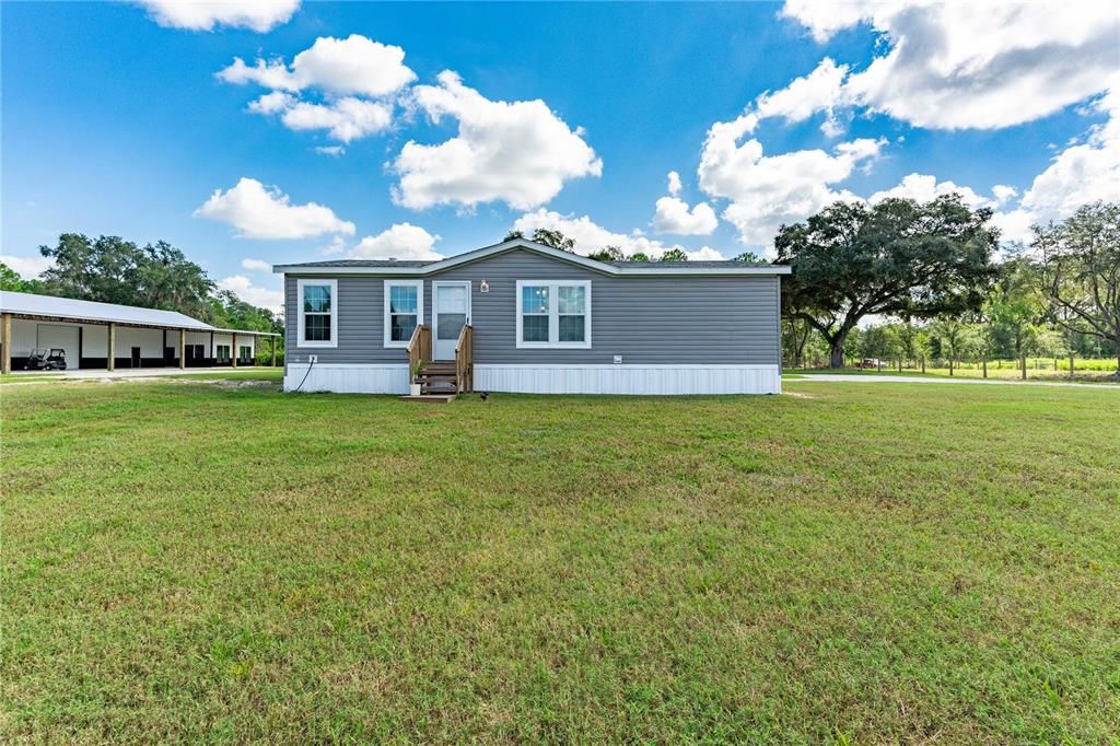 For Sale: $800,000 (2 beds, 2 baths, 1100 Square Feet)