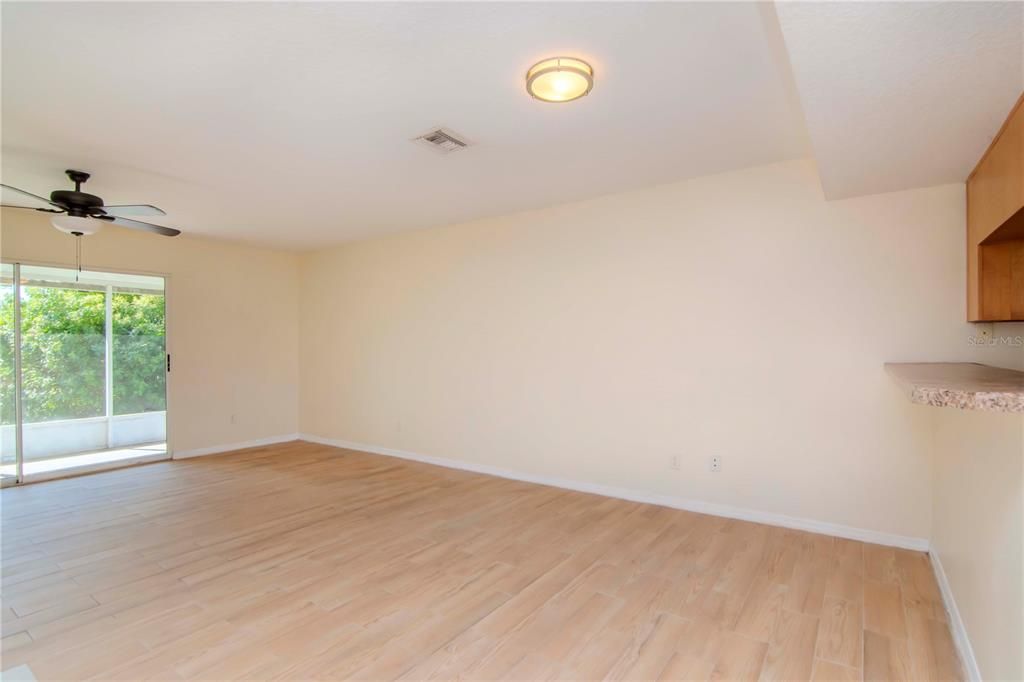 For Sale: $325,000 (3 beds, 2 baths, 1318 Square Feet)