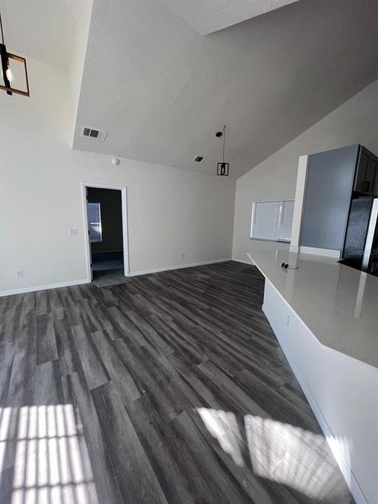 Active With Contract: $2,400 (3 beds, 2 baths, 1684 Square Feet)