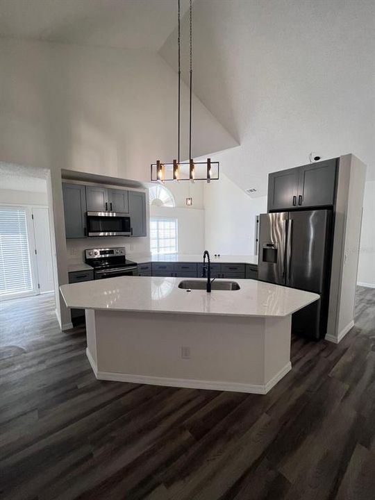 Active With Contract: $2,400 (3 beds, 2 baths, 1684 Square Feet)