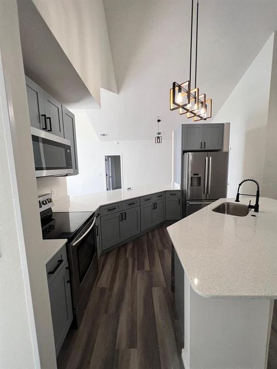 Active With Contract: $2,400 (3 beds, 2 baths, 1684 Square Feet)