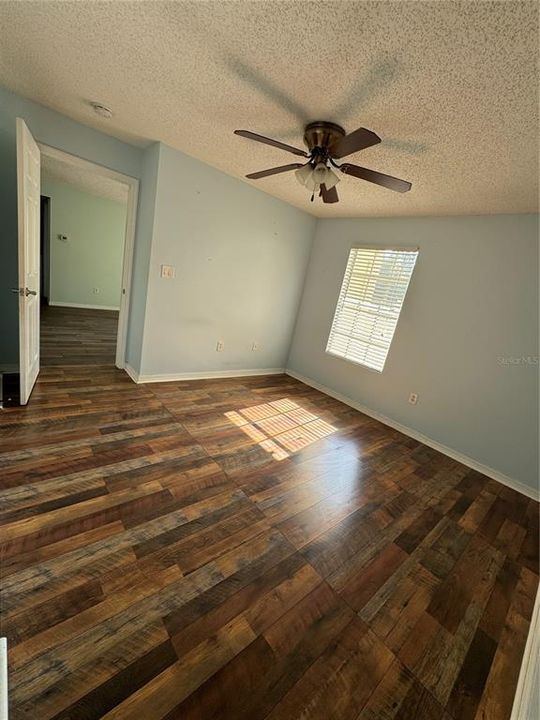 For Sale: $187,999 (2 beds, 2 baths, 916 Square Feet)