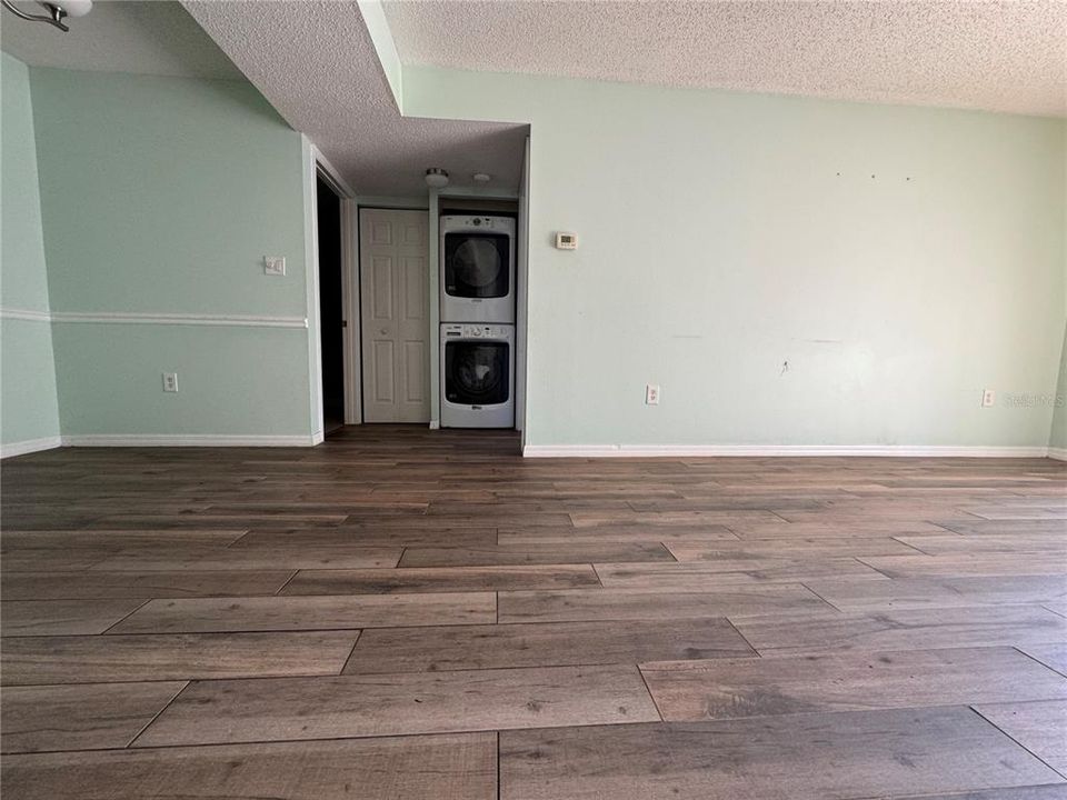 For Sale: $187,999 (2 beds, 2 baths, 916 Square Feet)