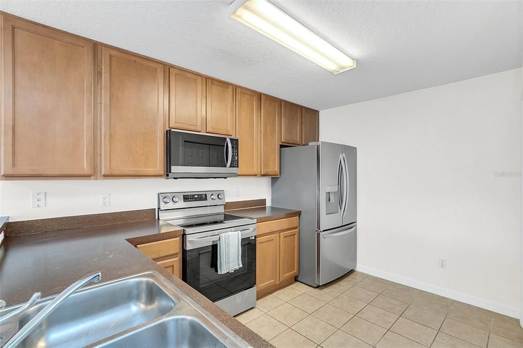 For Sale: $289,000 (2 beds, 2 baths, 1304 Square Feet)