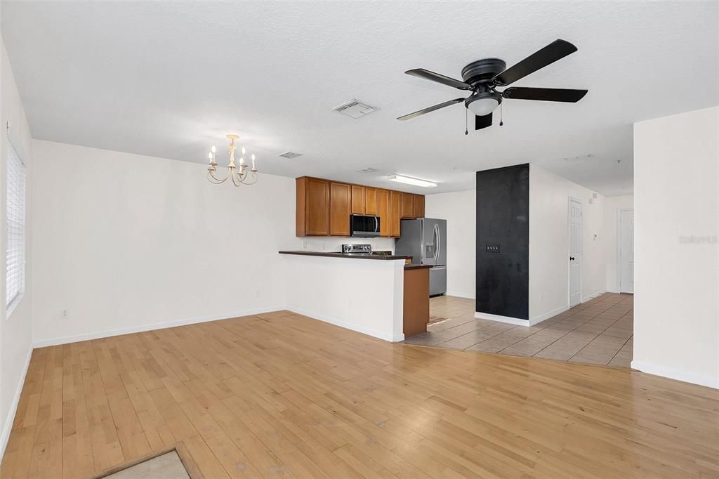 For Sale: $289,000 (2 beds, 2 baths, 1304 Square Feet)