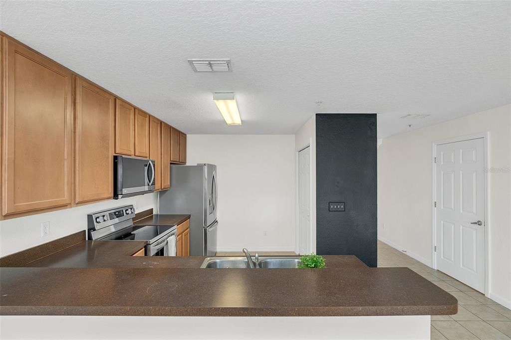 For Sale: $289,000 (2 beds, 2 baths, 1304 Square Feet)