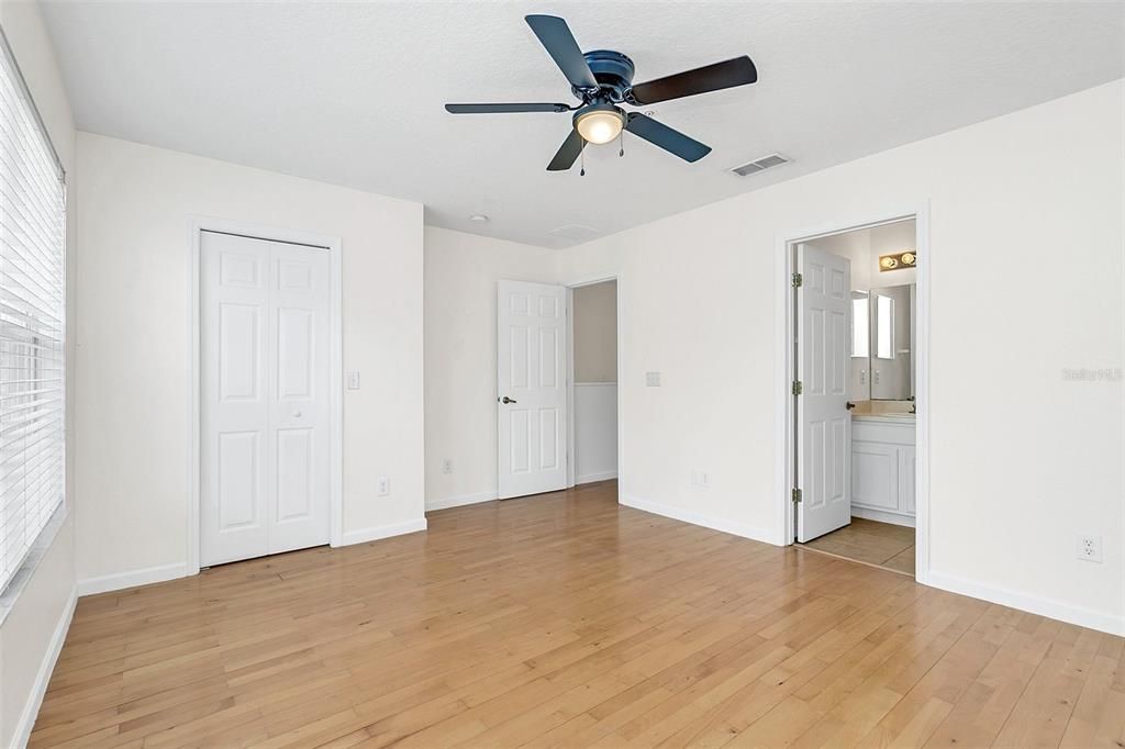 For Sale: $289,000 (2 beds, 2 baths, 1304 Square Feet)