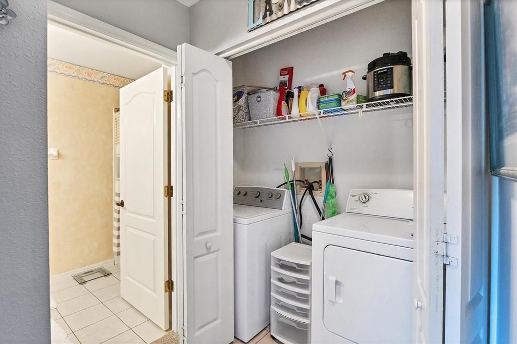 For Sale: $305,000 (2 beds, 2 baths, 1106 Square Feet)