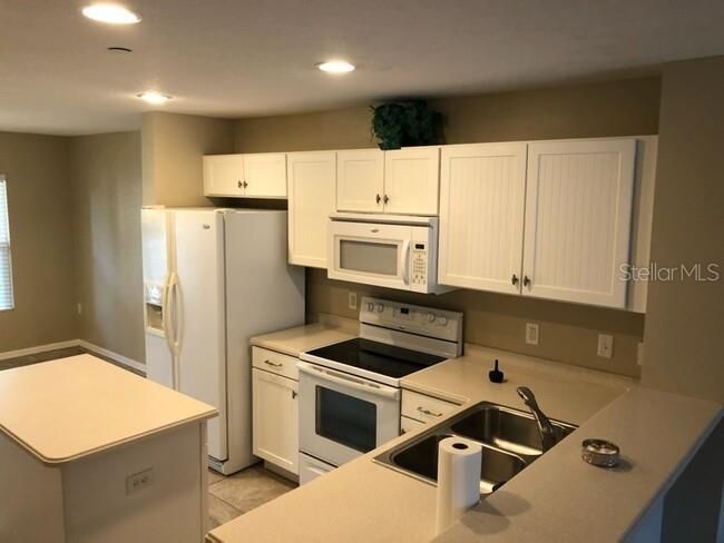 For Sale: $286,900 (2 beds, 2 baths, 1092 Square Feet)