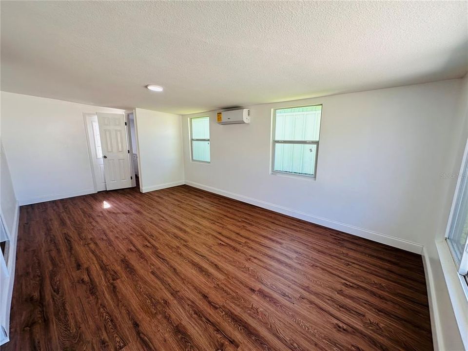 For Sale: $375,000 (2 beds, 1 baths, 1266 Square Feet)