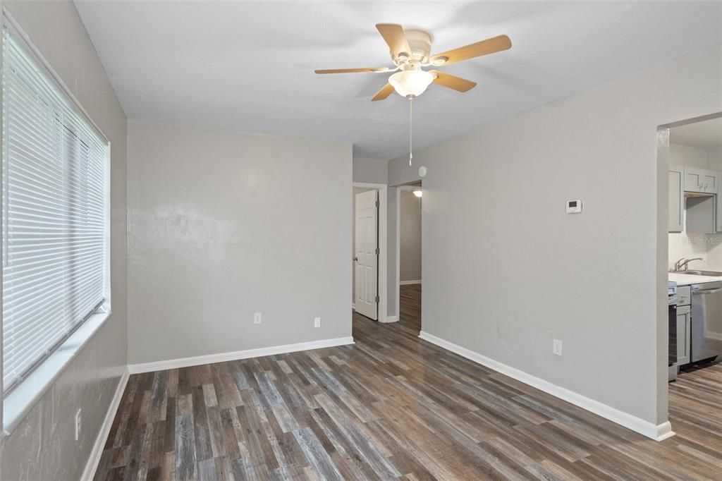 For Sale: $210,000 (2 beds, 1 baths, 968 Square Feet)