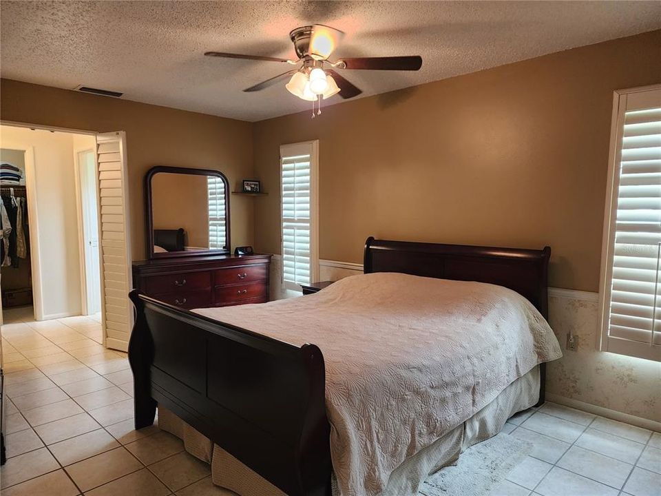 For Sale: $350,000 (2 beds, 2 baths, 1621 Square Feet)