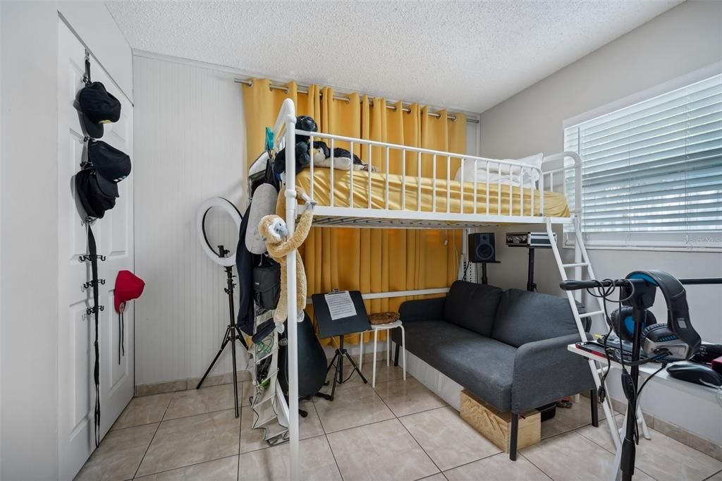 For Sale: $400,000 (4 beds, 2 baths, 1781 Square Feet)