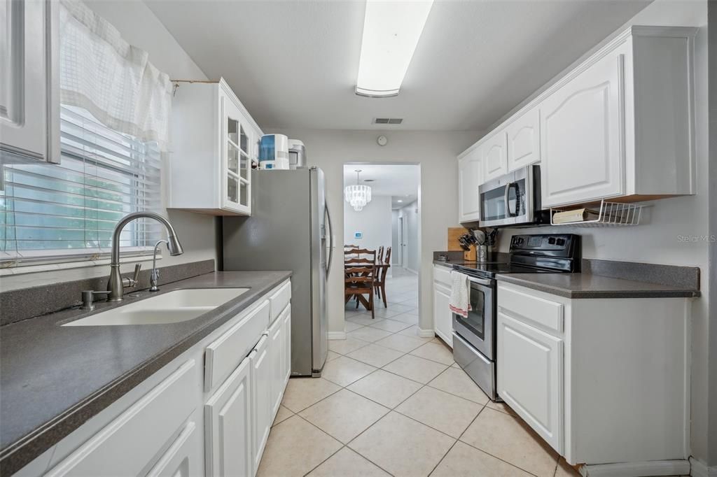 For Sale: $400,000 (4 beds, 2 baths, 1781 Square Feet)