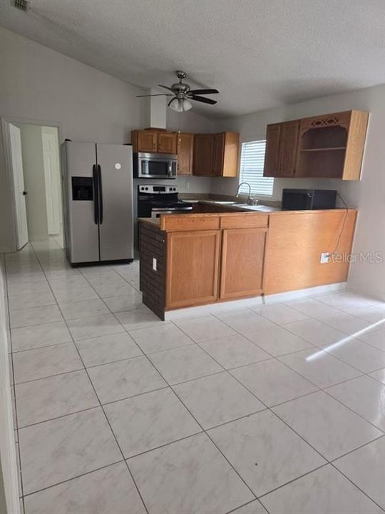 For Rent: $1,595 (3 beds, 2 baths, 1375 Square Feet)