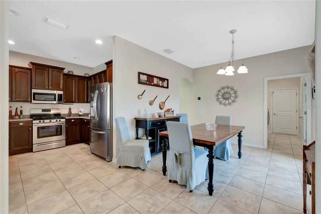 Well-appointed kitchen with gas stove, granite countertops