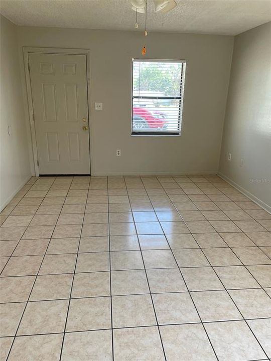 For Rent: $1,250 (2 beds, 1 baths, 750 Square Feet)